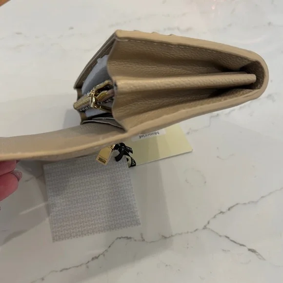 New With Tags Moncrief London Tan Leather wallet - Picture 7 of 10